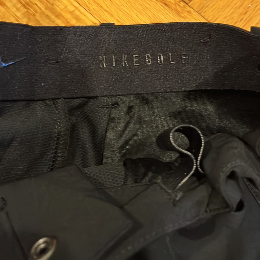 Boys Nike golf shorts with adjustable waist size xL